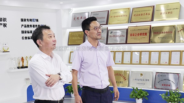 杭州市农业农村局党组书记、局长柴世民一行莅临托普云农参观考察