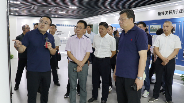 湖北省鄂州市委常委、副市长卢辉一行莅临托普云农考察调研