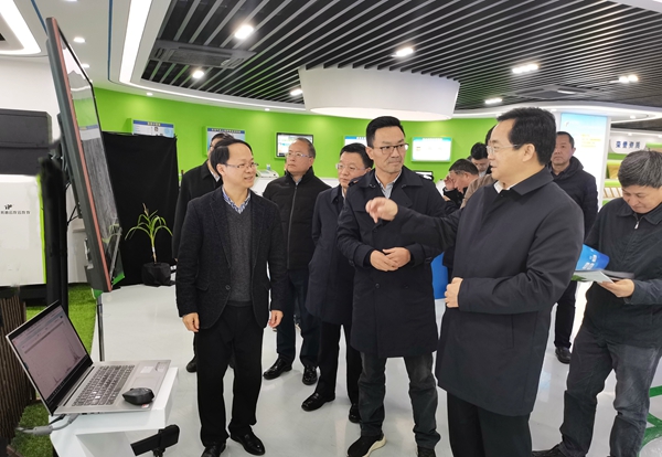 浙江省高兴夫副省长一行莅临浙江托普云农股份有限公司参观调研