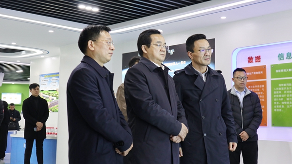 浙江省高兴夫副省长一行莅临浙江托普云农股份有限公司参观调研